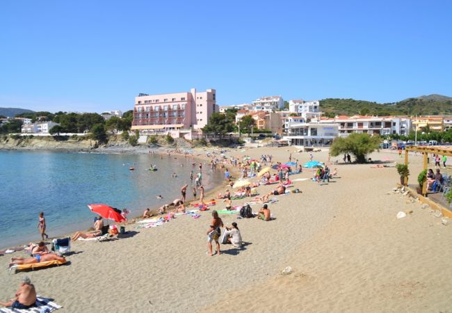 Apartment in Llança - 00106 Platja Cau del Llop